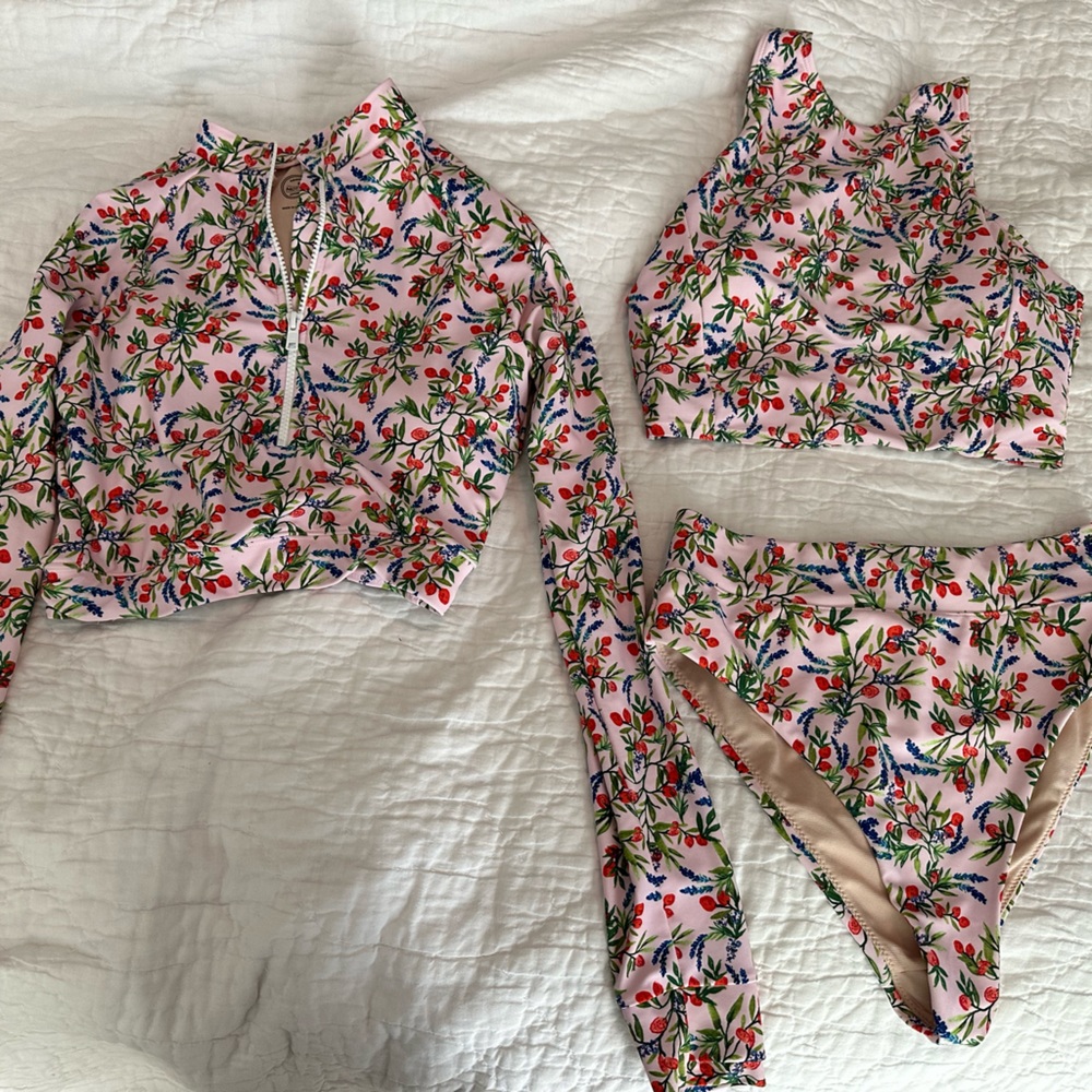 Beautiful 3 piece bathing suit, rash guard, and high neck bikini